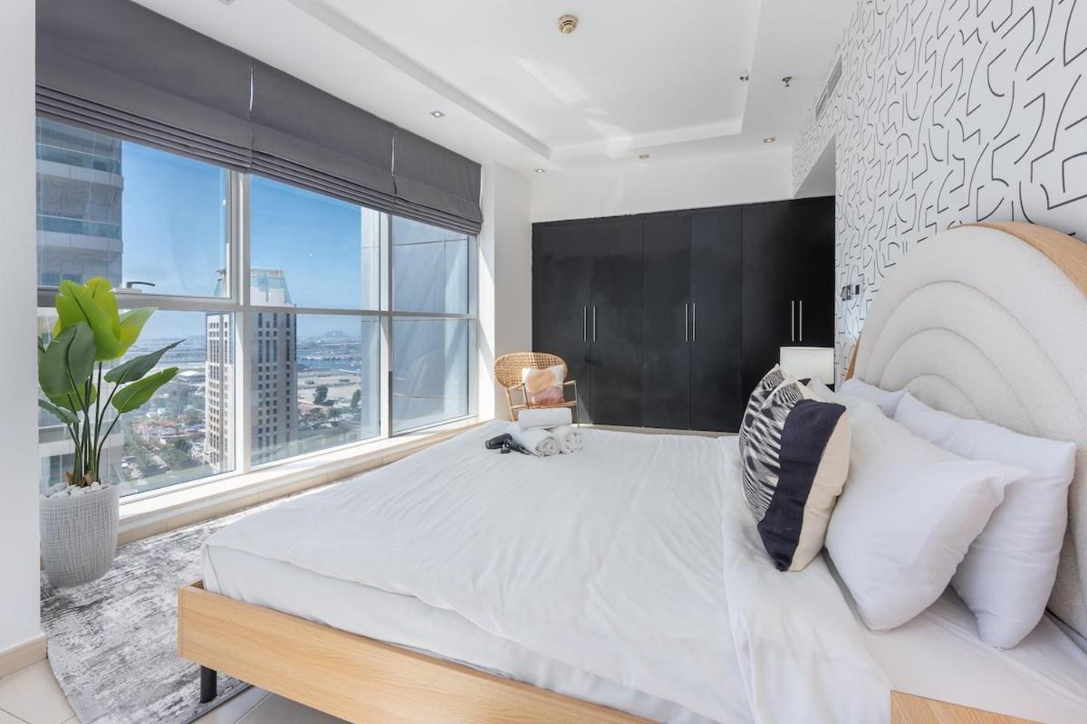 Apartment Spacious 3-bedroom With Modern Amenities In Jbr