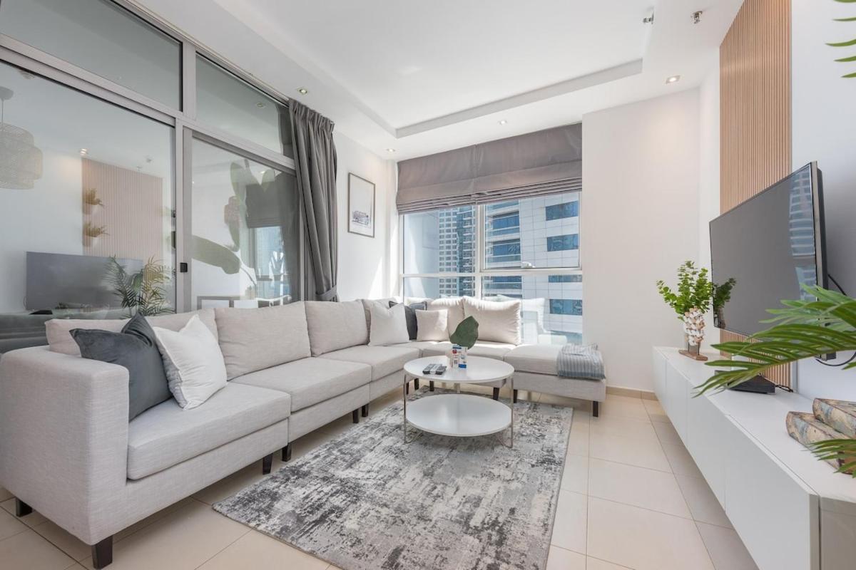 Apartment Spacious 3-bedroom With Modern Amenities In Jbr